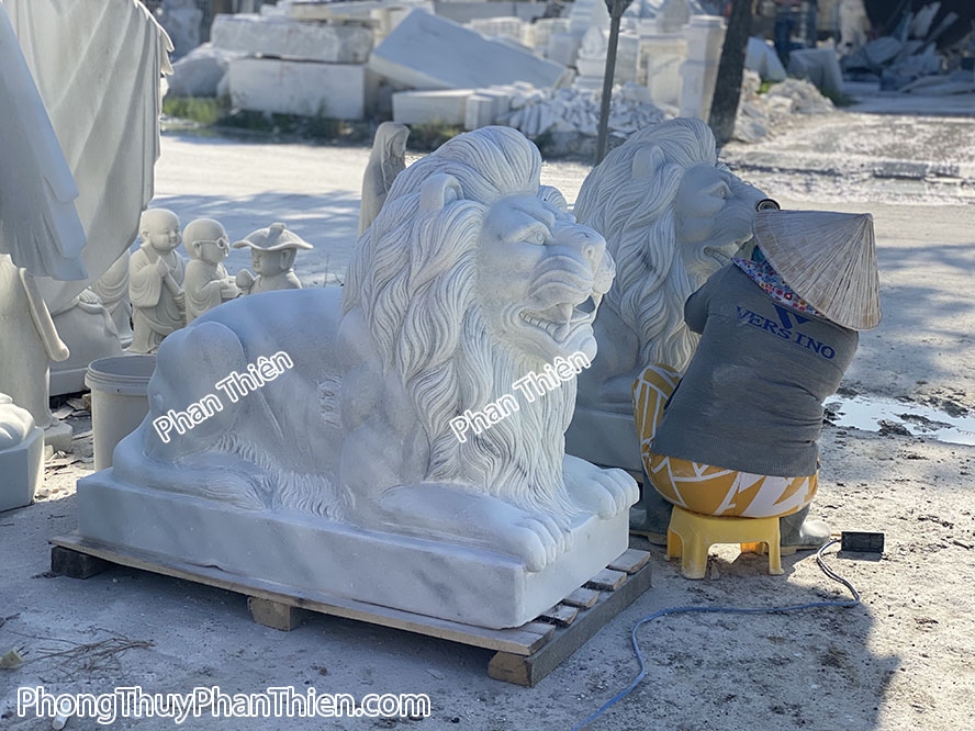 tượng sư tử đá